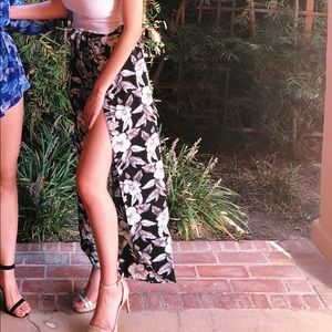 Flowy floral pants with slit